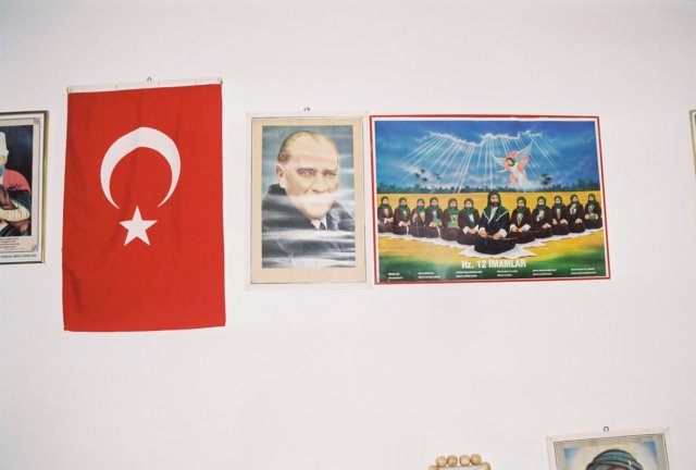 bek_2003_261_2.jpg